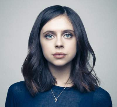 Filmo „Tarp pilkų debesų“ aktorė Bel Powley triumfuoja kine