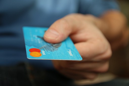 Finansų ekspertai pastebi: nemokama paskola nėra jau tokia naudinga